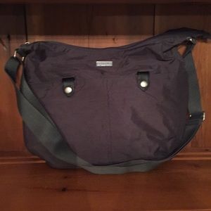 Baggallini brand crossbody bag!